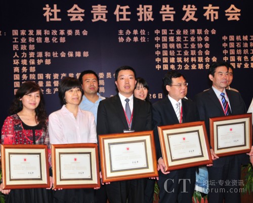 �Ϻ�ؐ���hί����ӛ����(zh��)�и�����ꐂ����I(l��ng)ȡ�C��